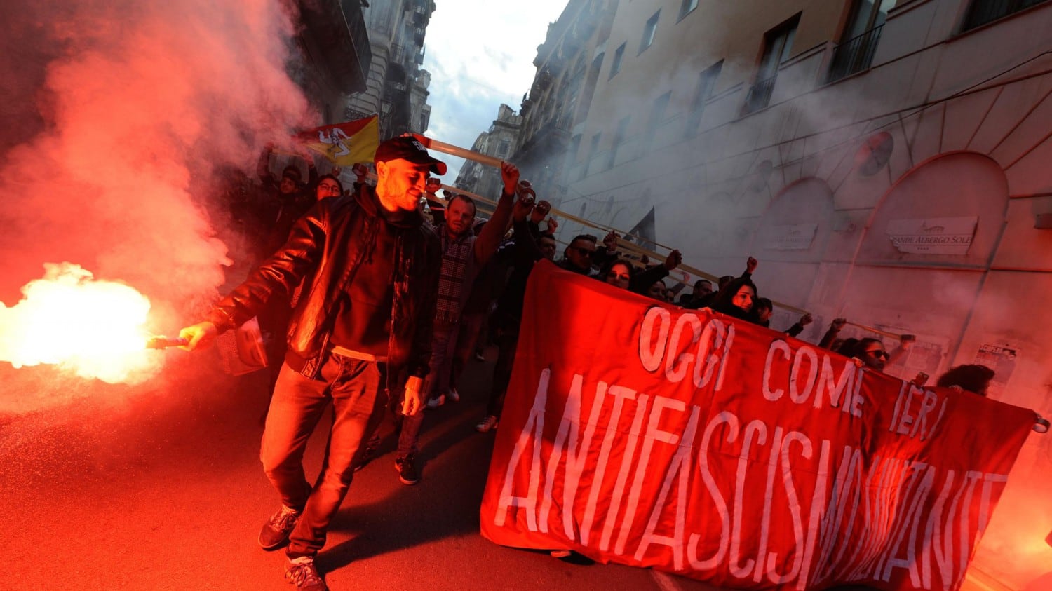 I giudici legalizzano i centri sociali occupati: "Ok se socialmente utili"