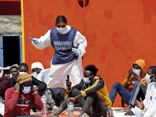 Cinque navi quarantena per 3.500 migranti: ecco il piano del Viminale