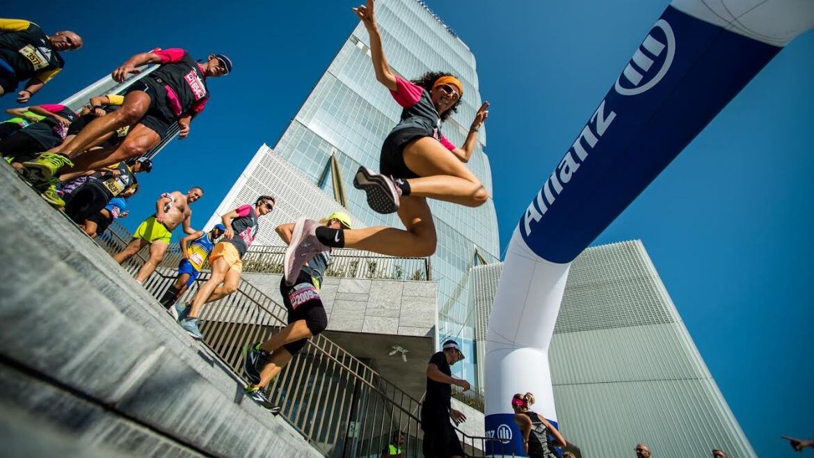I corridori del cielo "scalano" i 50 piani della Torre Allianz