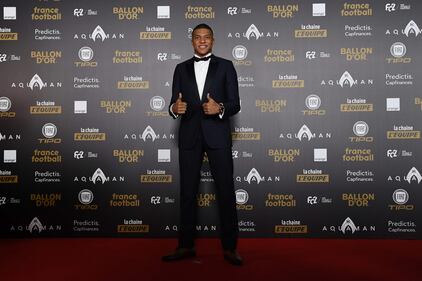 Luka Modric è il nuovo Pallone d'oro: ecco gli scatti alla cerimonia di premiazione 5