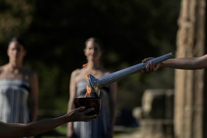 Milano-Cortina 2026: la fiamma olimpica inizia il lungo viaggio da Olimpia 6