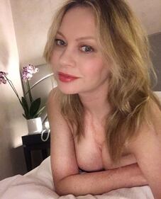 Anna Falchi, topless in piscina 4
