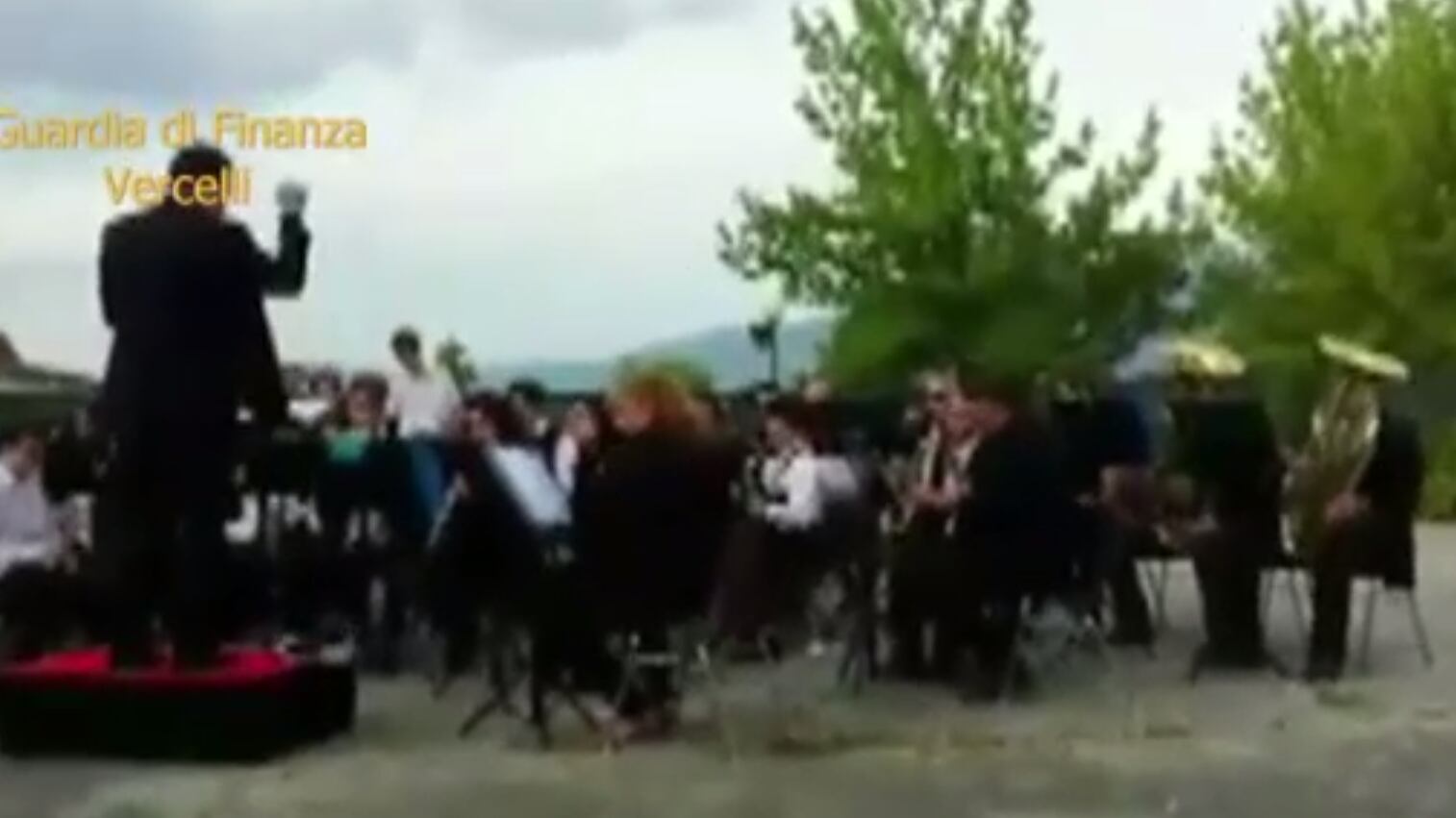 Assente per malattia da sei anni, la professoressa organizzava eventi