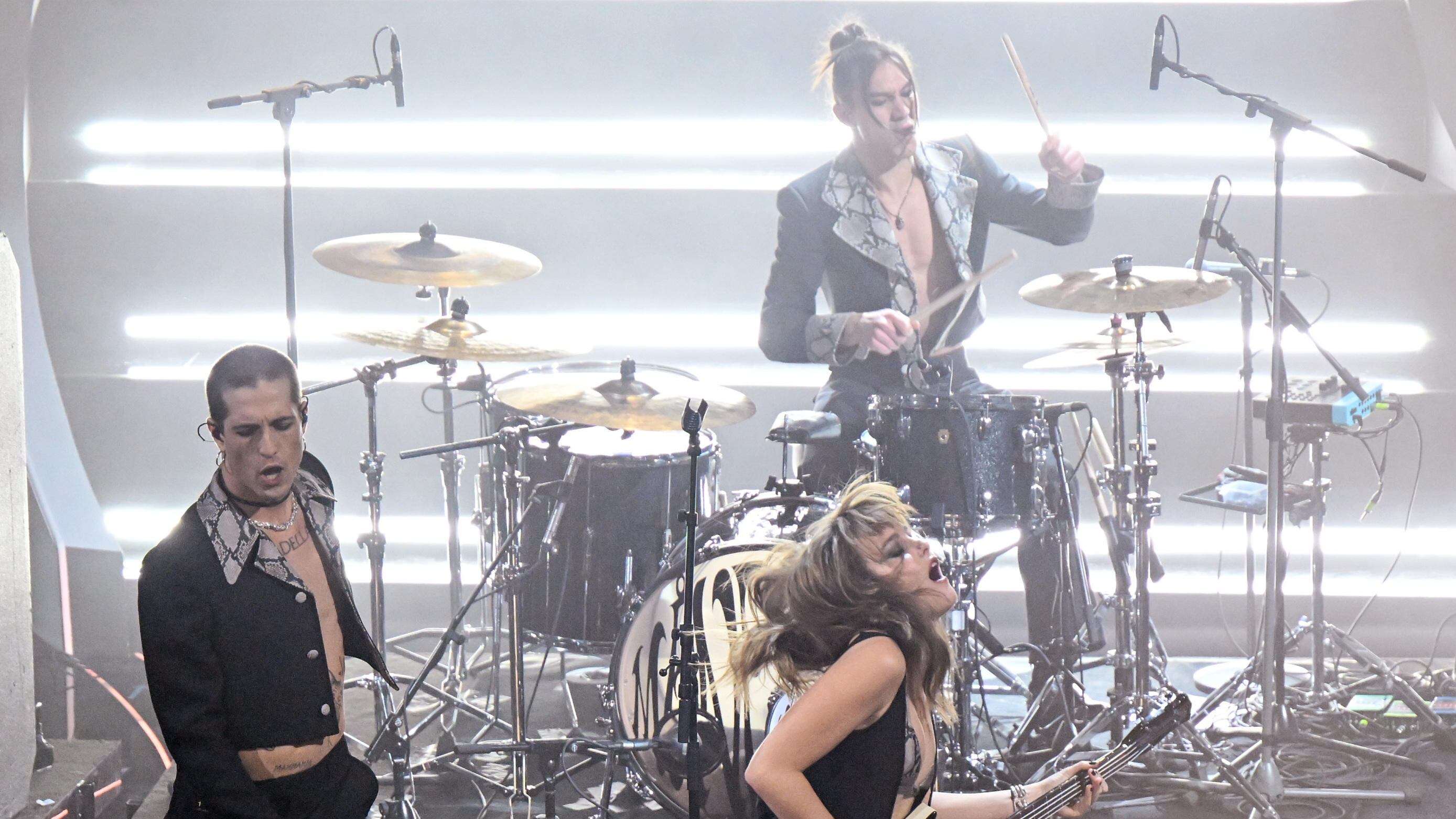 “Maneskin? Non li ascolto ma ne sento parlare fin troppo”. Così Gino Paoli stronca la band romana