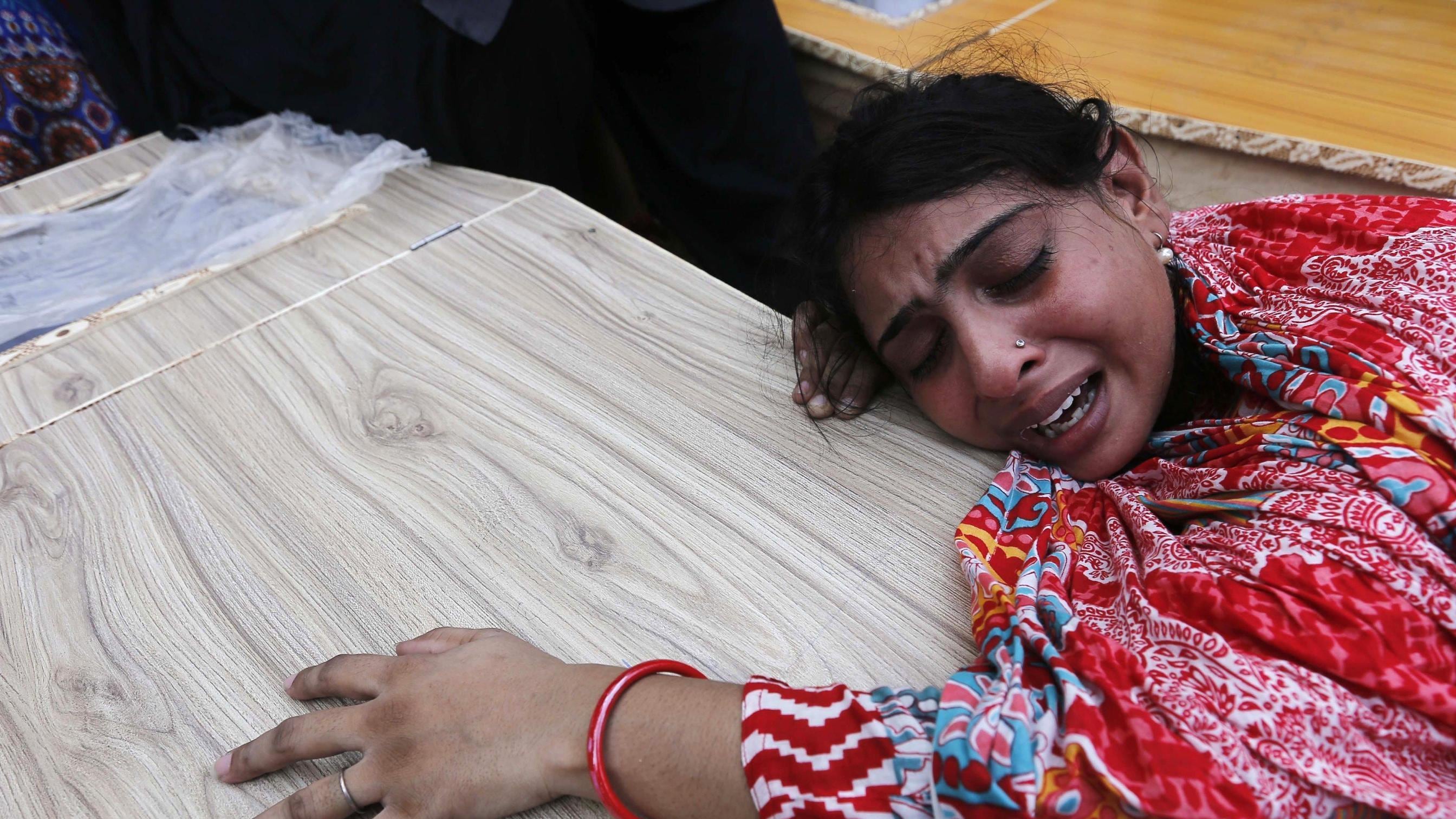 Kamikaze a messa in Pakistan È strage di cristiani: 80 morti