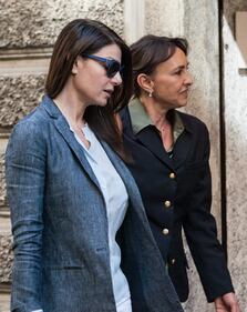 Ilaria D'Amico fa shopping ​con un'amica 8