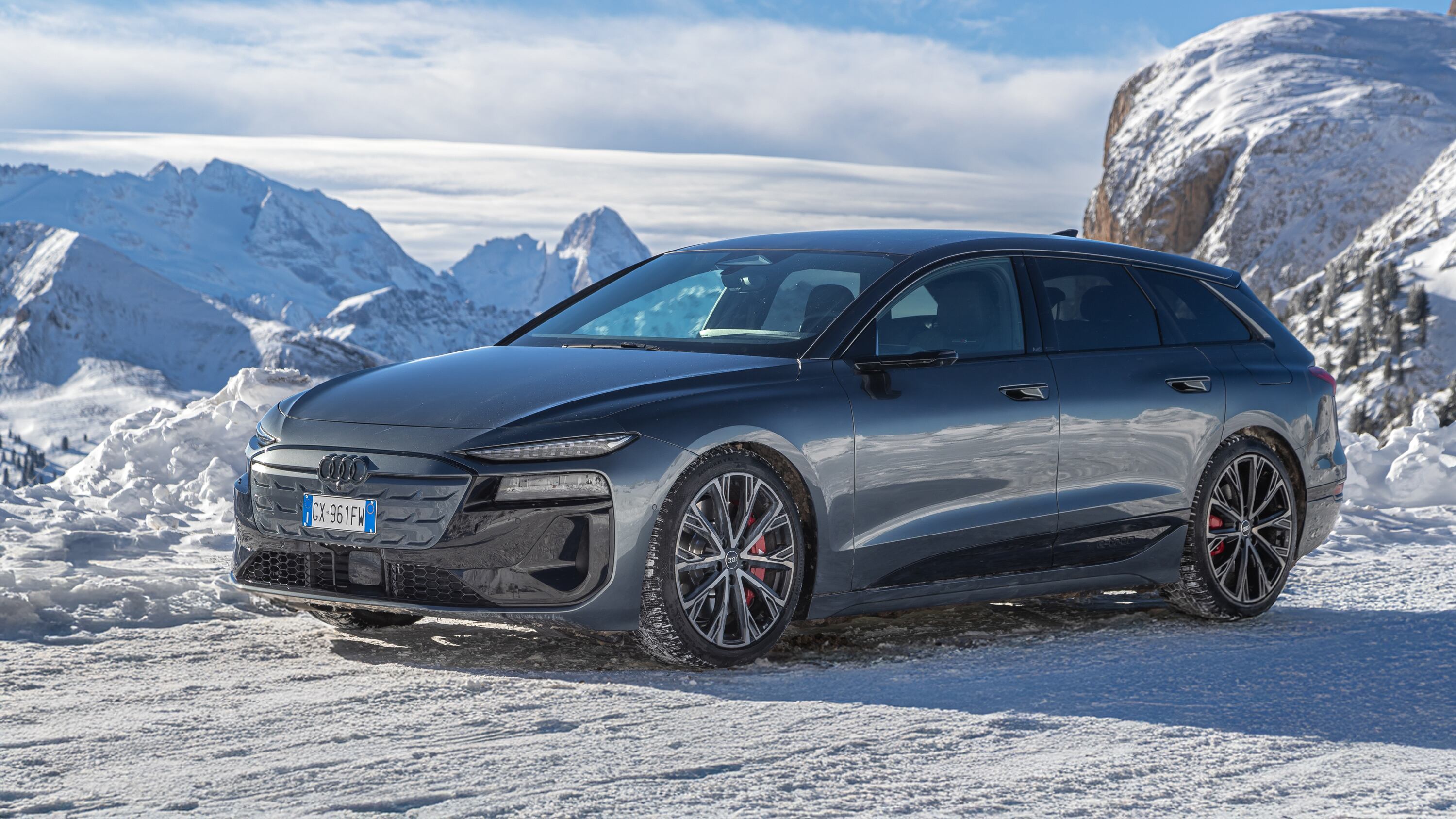 Audi "elettrizza" Cortina con A6 e la potente S6