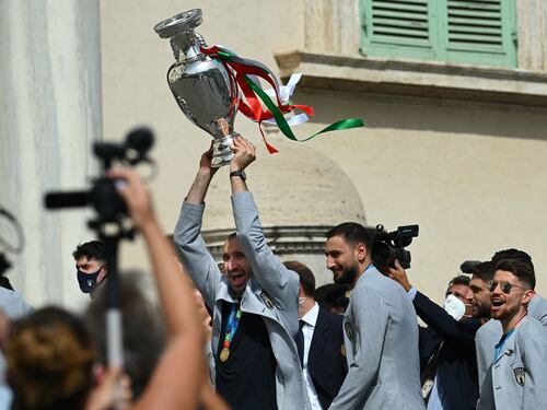 "Ci avete reso felici". L'Italia abbraccia gli Azzurri