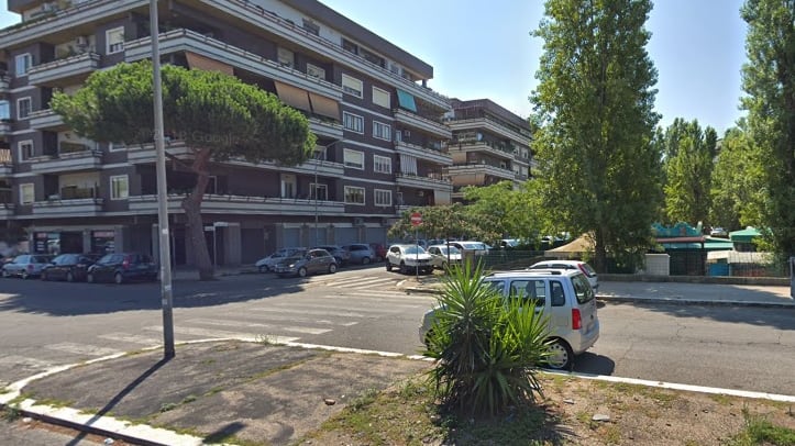 Prende a pugni la madre e le rompe il naso: denunciato