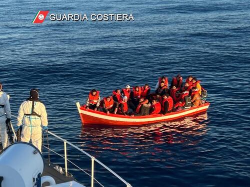 La bomba di Pasqua: sbarcano in 2mila e soccorsi altri 1.200. Per il Viminale è stato di emergenza