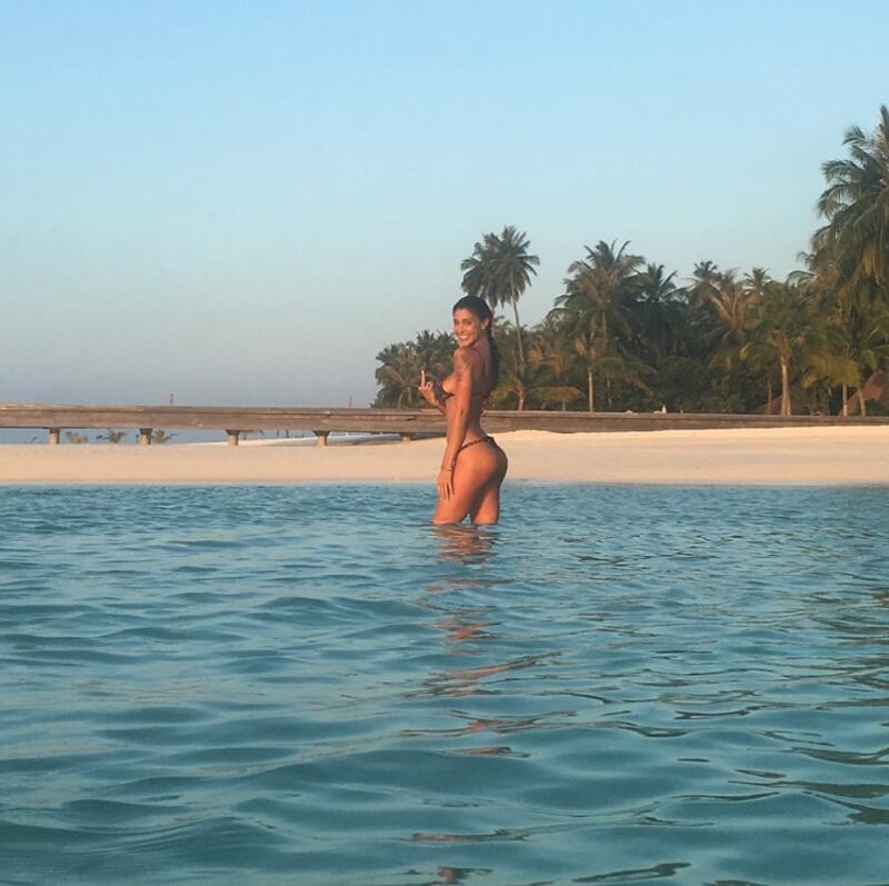 Belen Rodriguez sexy in spiaggia 53