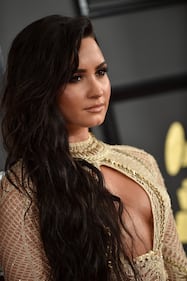 Demi Lovato, sexy trasparenze allo specchio 13