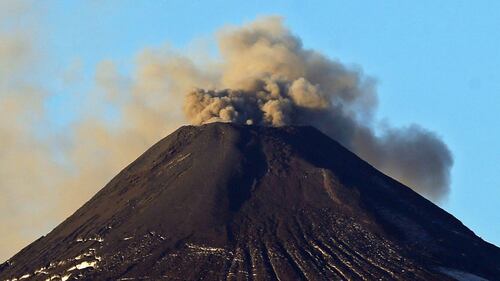 Cile, allerta "arancio" per il vulcano Villarrica 6
