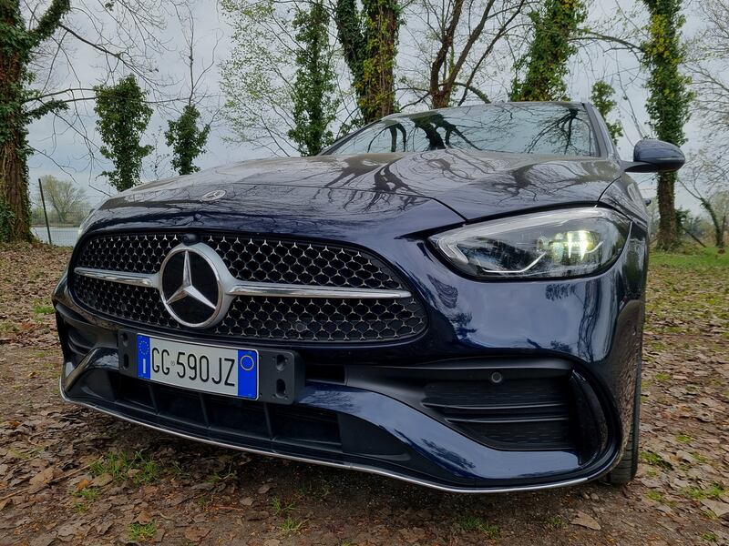 Mercedes Classe C 300e: le foto del plug-in della Stella 4