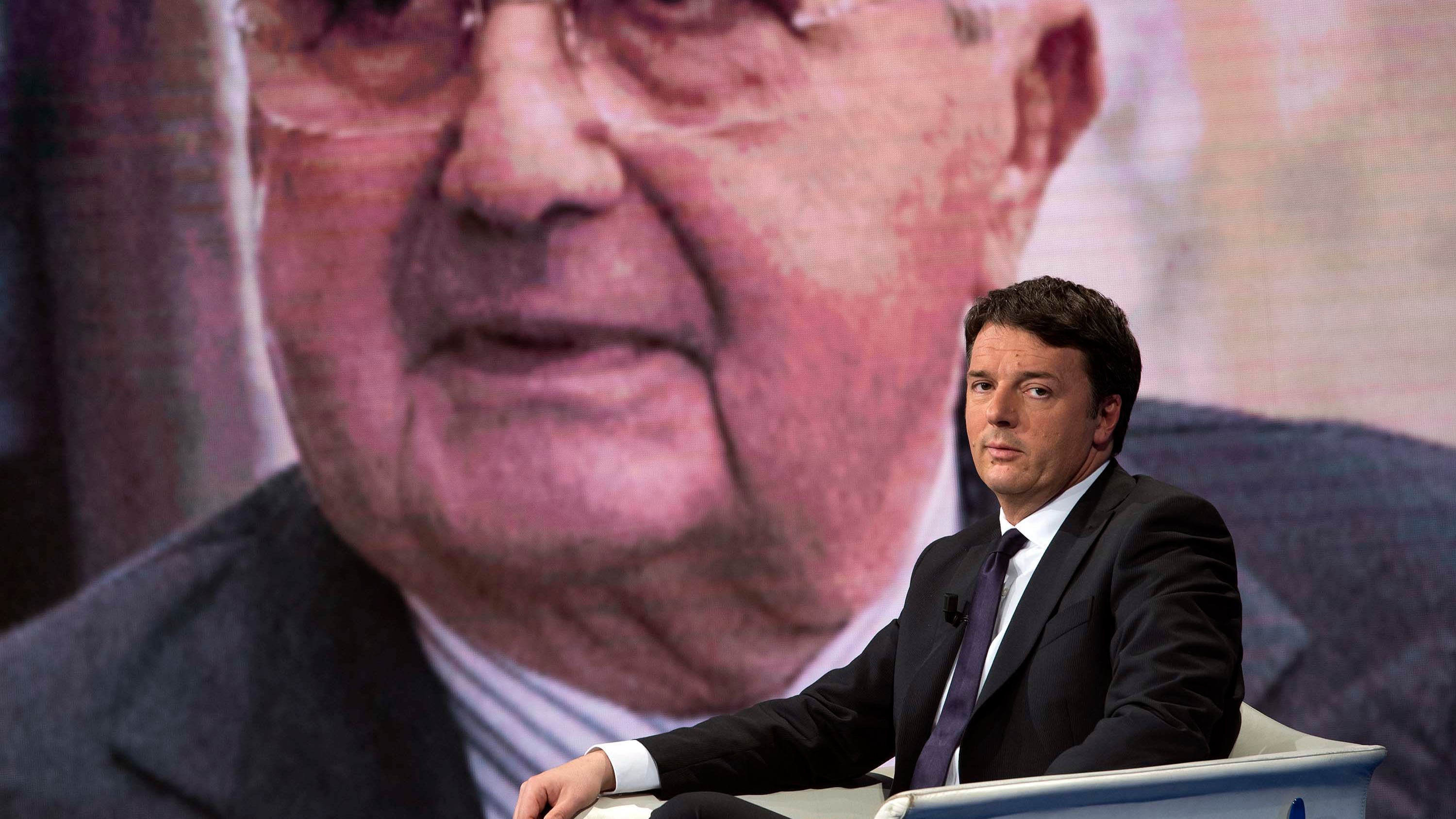 Matteo a De Benedetti: "Merkel ha rotto i c... Juncker è un cretino"