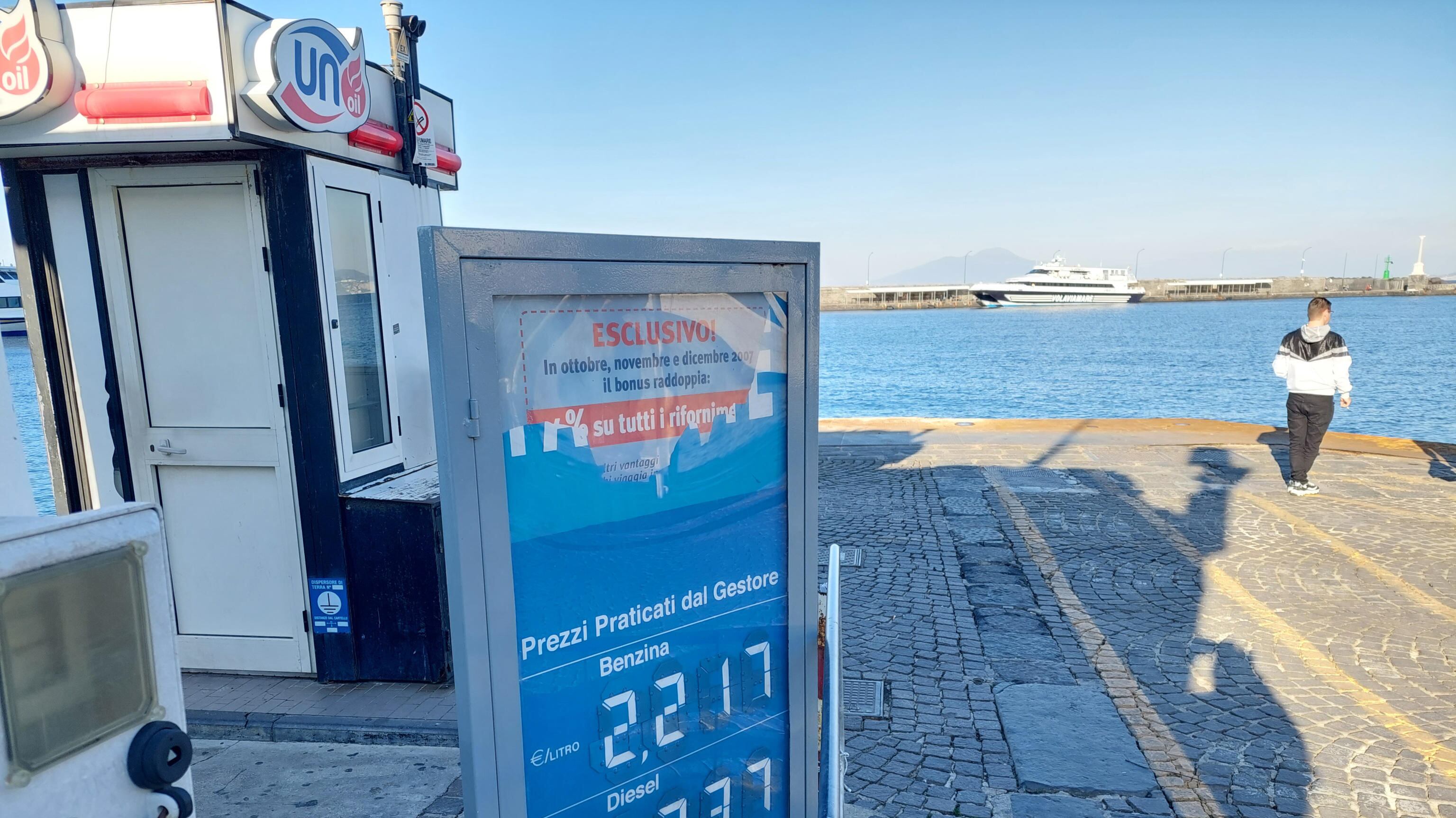Carburante, i benzinai pronti allo sciopero