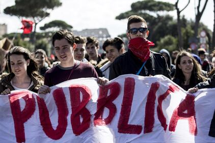 Milano, scontri tra i manifestanti e le forze dell'ordine 6