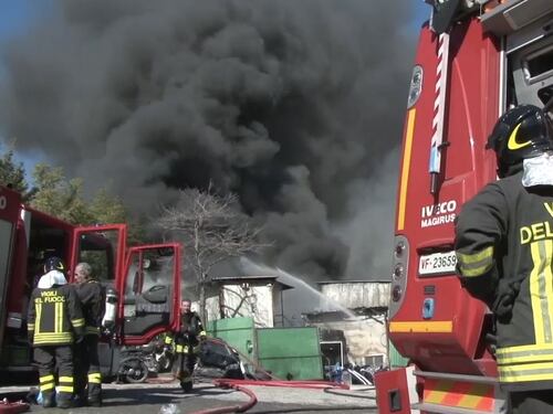Inferno di fuoco a Taggia, brucia autodemolitore