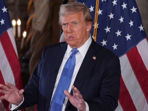 I repubblicani sfidano il divieto di Trump. Voto con i democratici: shutdown scongiurato