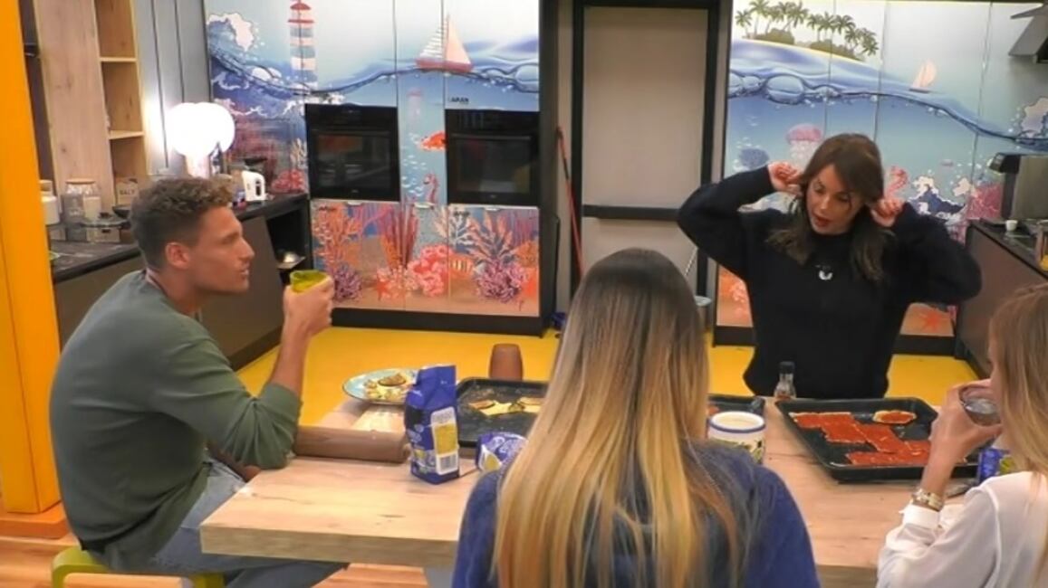 Gf, duro scontro tra Gennaro e Francesca. La De André: "Zitto, taci"