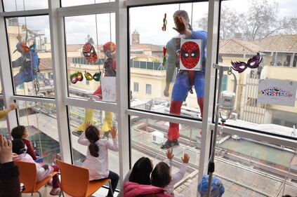 Roma, i supereroi fanno visita ai bambini del Bambino Gesù di Roma 3