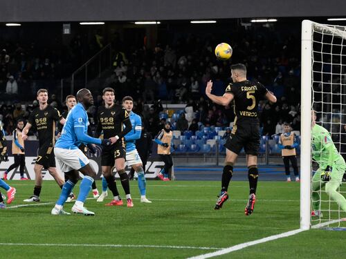 Il Napoli non stecca come all'andata a Verona: fuga virtuale