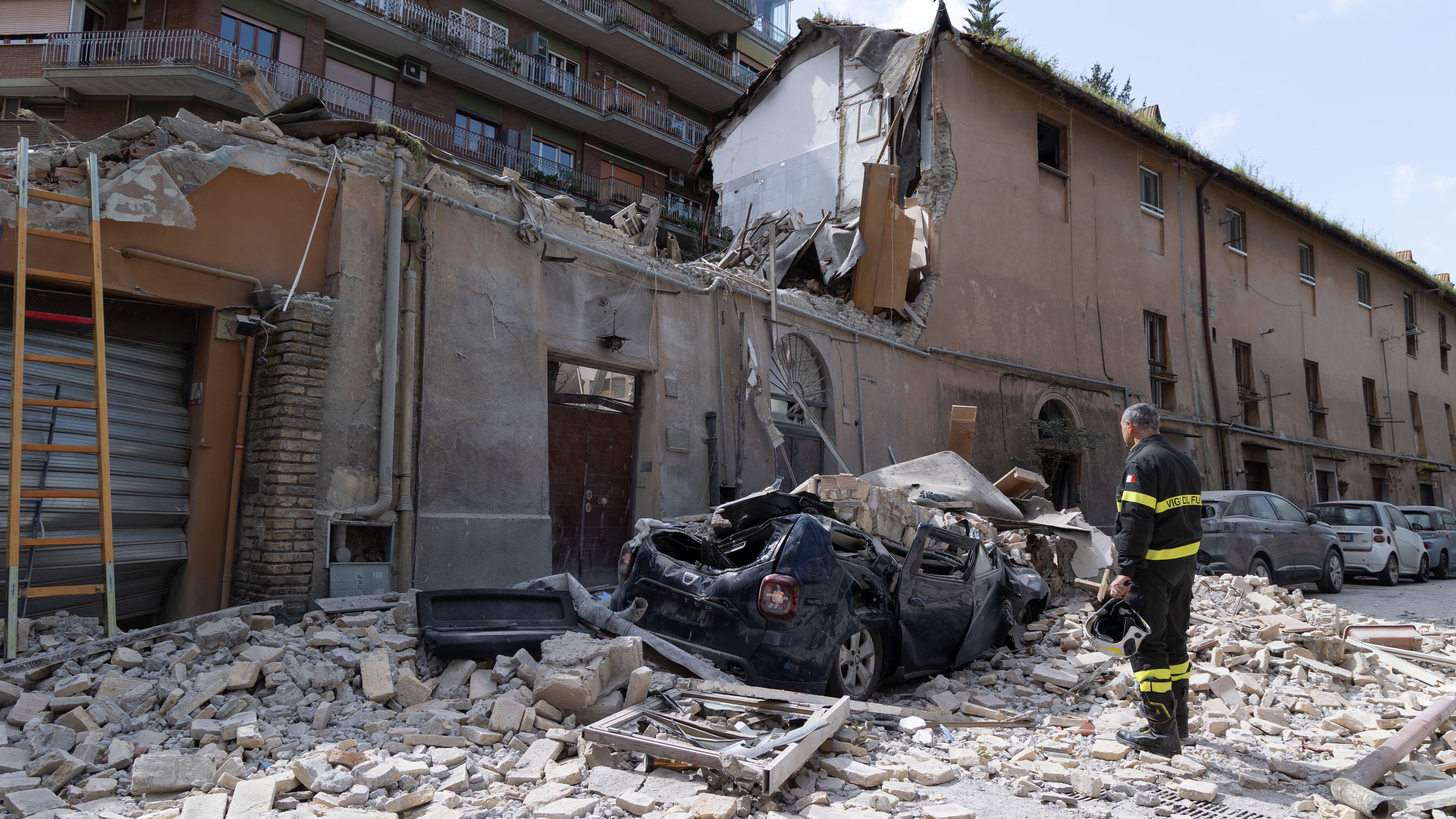 Esplode palazzina di un b&b, ferito un turista. Fino a pochi giorni prima ci viveva Saviano