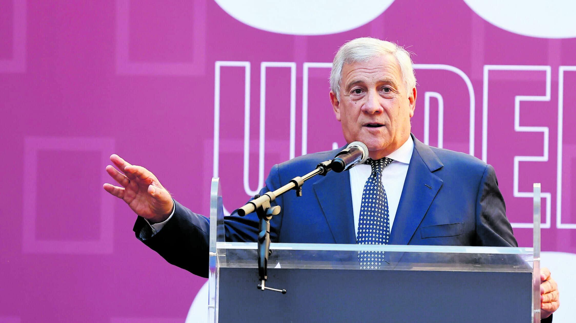 Tajani ridisegna il pantheon azzurro da Ulisse a De Gasperi. "Cercare voti a sinistra"
