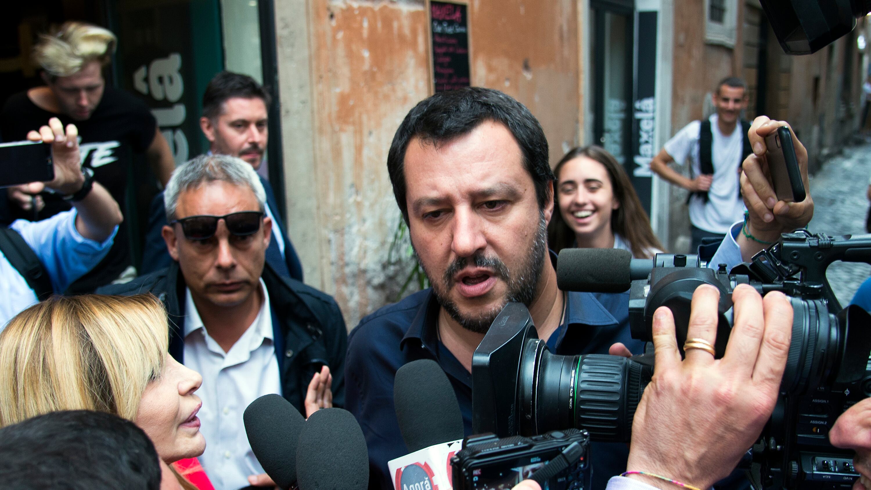La Lega apre soltanto a parole: "I ministri non sono calciatori"