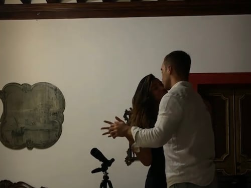 L'ex commenta un post di Belen Rodriguez: finisce malissimo