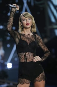Taylor Swift: le foto e i look più sexy 41