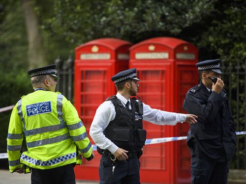 Londra, attacco col coltello Uccisa una donna: 5 feriti