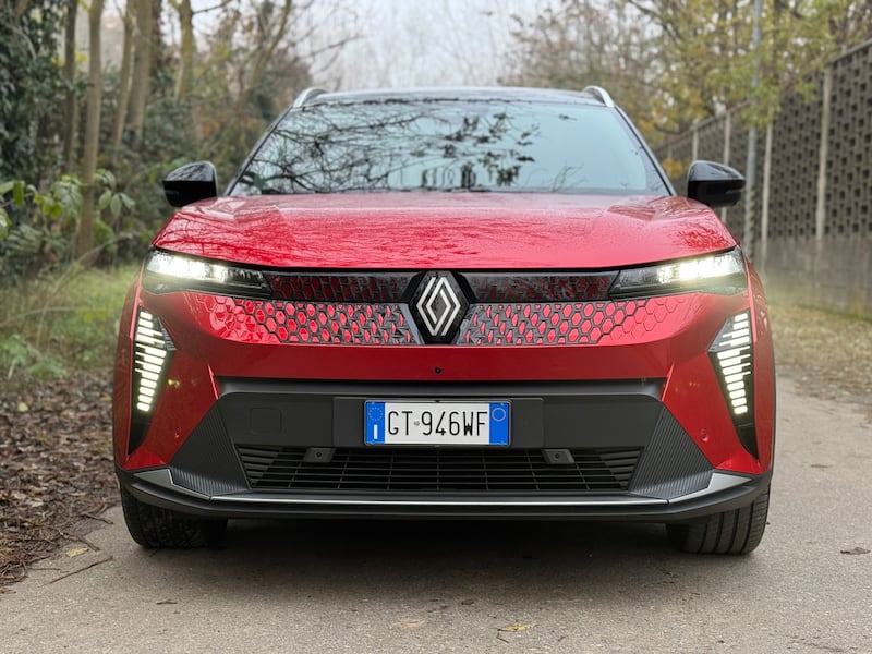 Renault Scenic E-Tech: guarda la gallery del crossover elettrico per viaggiare 16