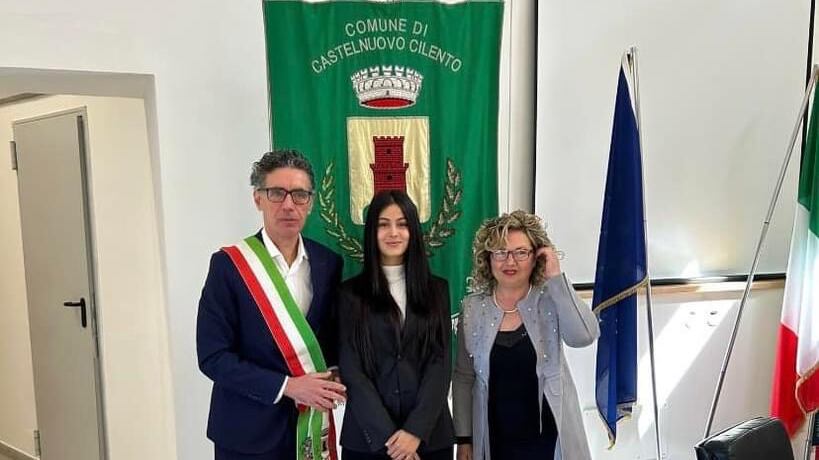 Amina maltrattata perché veste all'occidentale ed è fidanzata. "Aperta un'inchiesta"