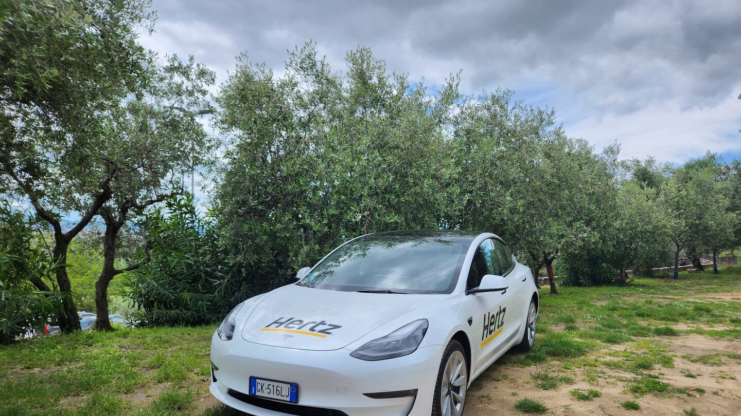 La nuova svolta elettrica di Hertz nel mondo del noleggio