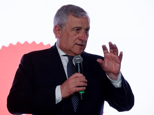 I paletti di Tajani: "Insieme alla Lega ma nessuna intesa con Le Pen e Afd". Fi convocata il 15