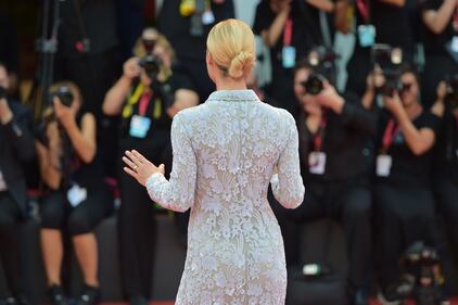Michelle Hunziker, elegantissima sul red carpet 7