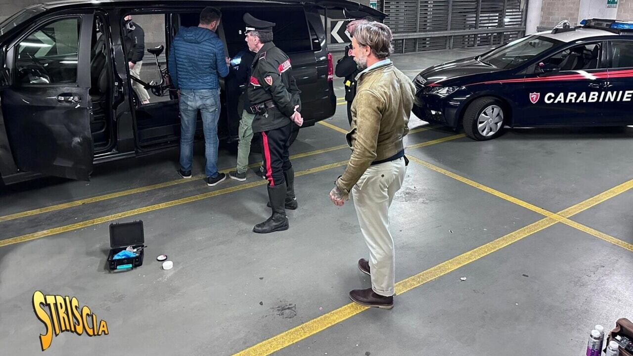 Vittorio Brumotti derubato in pieno centro a Milano: sparite le telecamere e la bici da guinness