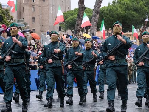 Niente "Decima" per gli incursori del Comsubin. E loro depositano le rose all'altare della patria