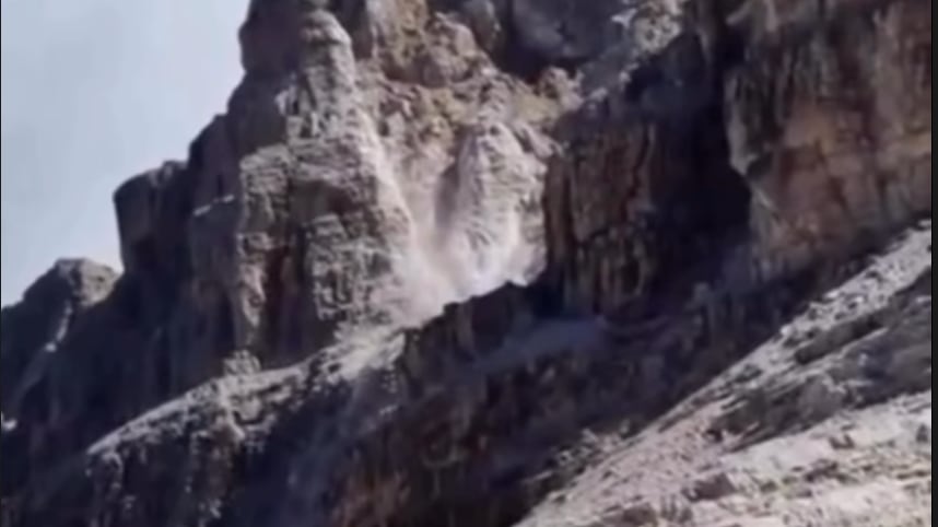 Dolomiti di Brenta, frana sulla Cima Falkner: evacuati cento escursionisti e sentieri chiusi