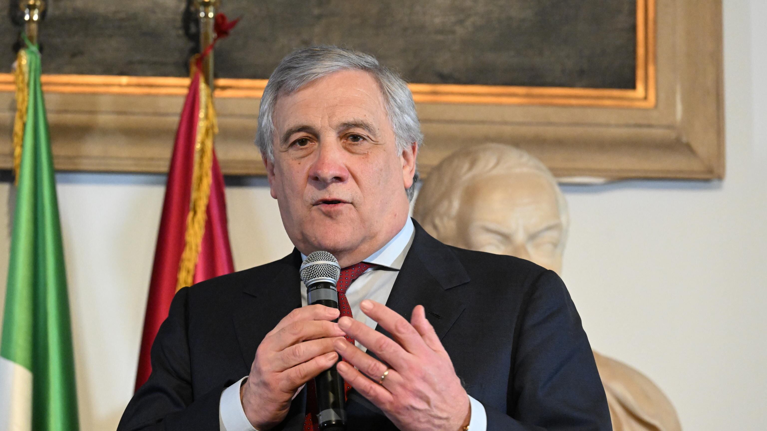 Italia sotto attacco: gli sbarchi continuano. Tajani sferza l'Europa