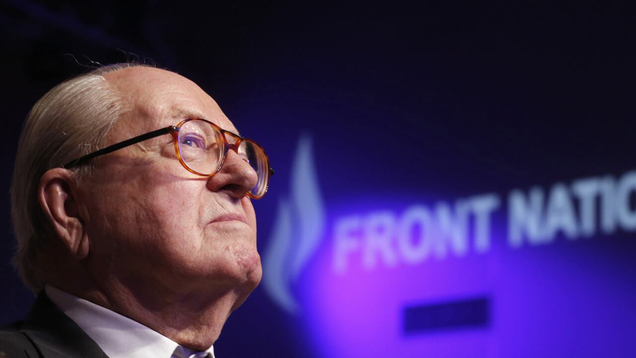 Francia, presa a pugni e poi derubata la moglie di Jean-Marie Le Pen