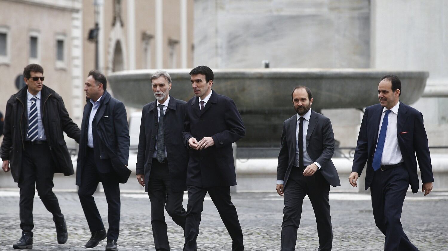 "Niente incontri con Di Maio". Renzi detta la linea e il Pd torna a spaccarsi