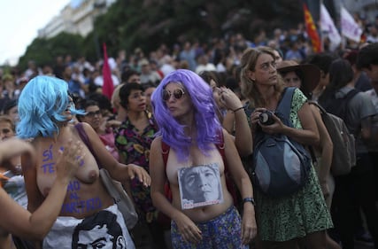 In Argentina è il "tetazo", per diffondere il topless 8