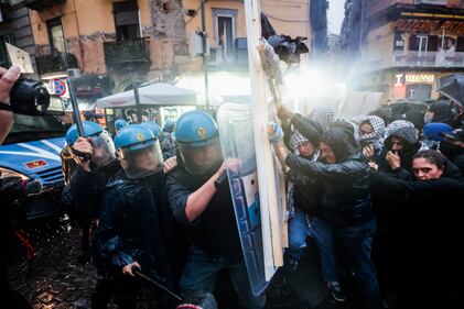 Manifestazione contro il G7 a Napoli 2