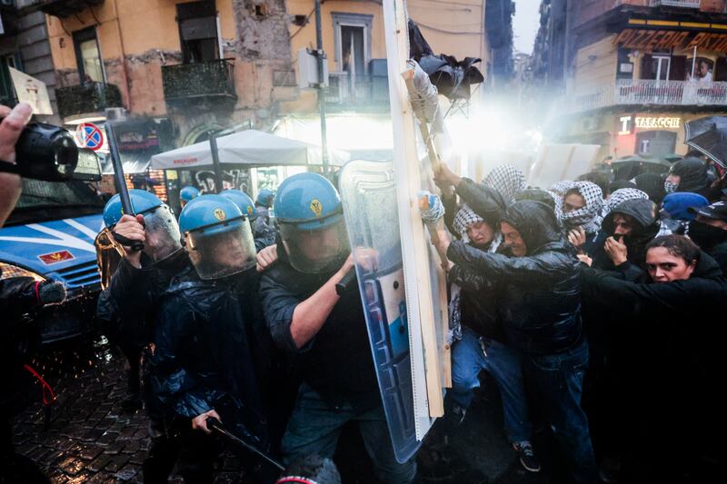 Manifestazione contro il G7 a Napoli 2