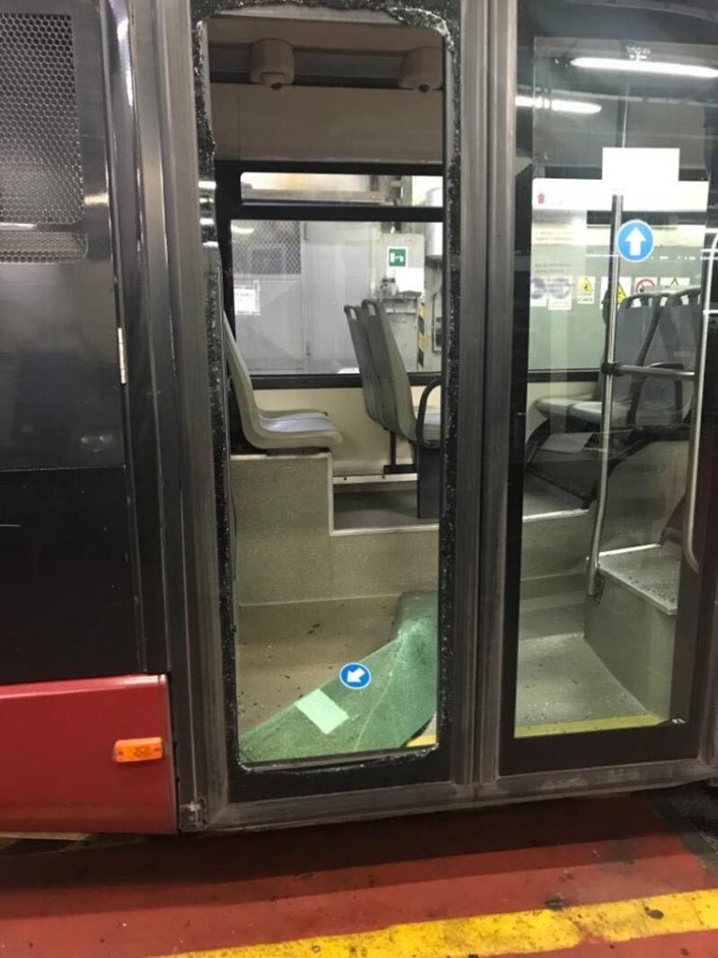Straniero distrugge autobus Atac 1