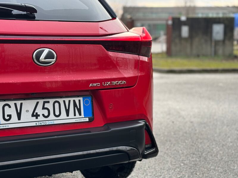 Lexus UX 300h: guarda la gallery del crossover premium giapponese 10