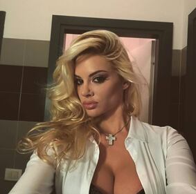 Ria Antoniou bollente per il calendario For Men 2018 18