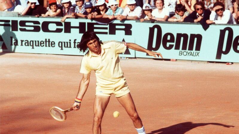 "Non ho perso contro un giocatore ma contro una racchetta". Il caso "spaghetti" sconvolge il tennis
